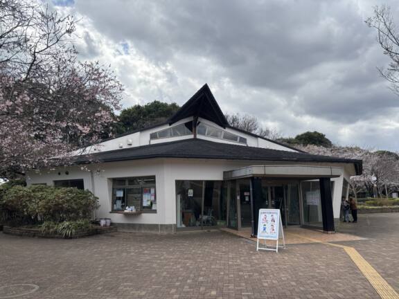 【西東京いこいの森公園】8/7（金）AM：電気設備工事に伴うパークセンター休館のお知らせ サムネイル